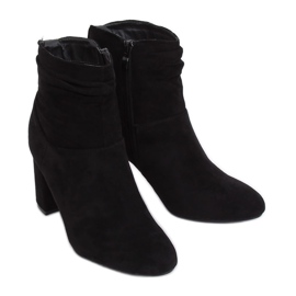 Klasične crne čizme s visokim potpeticama 9018-7 Crna