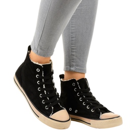 Crne izolirane tenisice T-040 crna