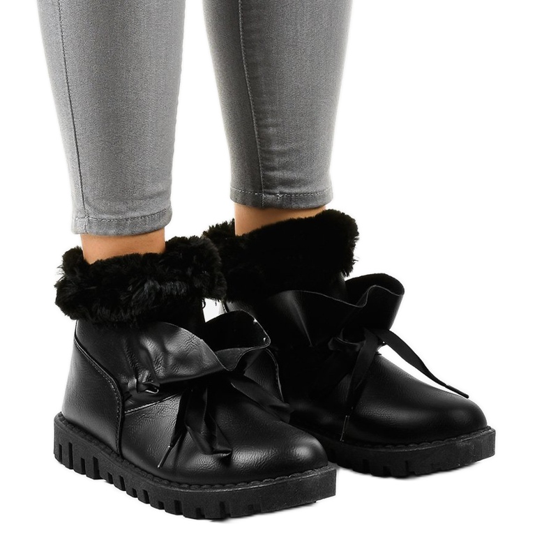 Crne izolirane tenisice s patentnim zatvaračem 428-6 crno