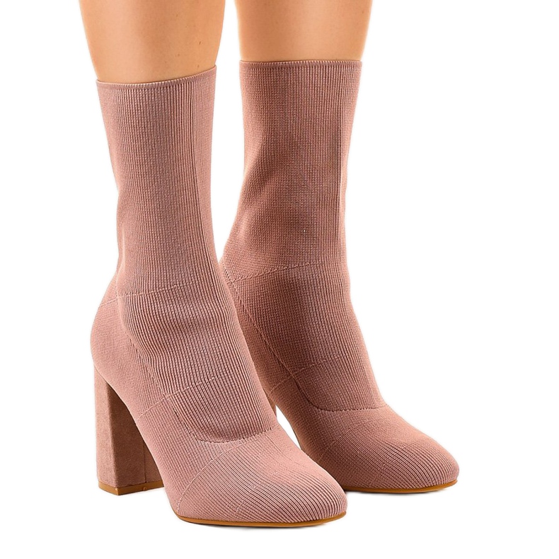 Ružičaste čizme na postu QQ08 ružičasta