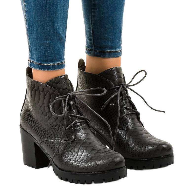 Sive gležnjače na vezicu na stupu TL-24 siva