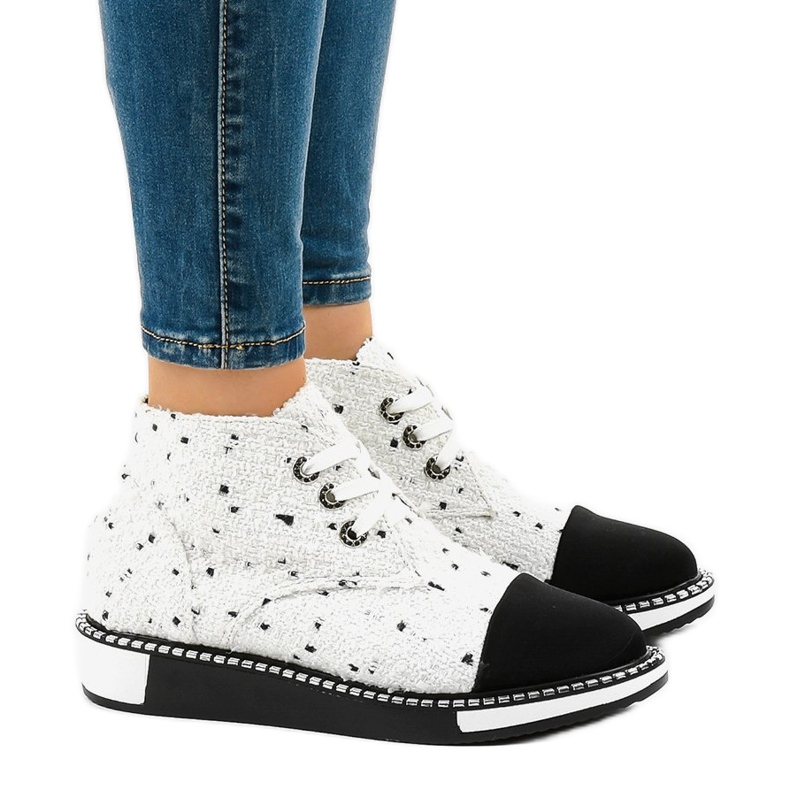 Bijele čizme na vezanje TS1811 bijela