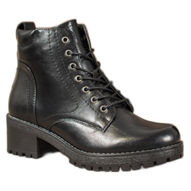 Filippo Traperi na platformi crna