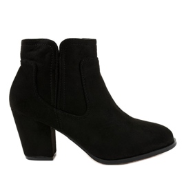 Crne izolirane čizme na stupu A8123 crna