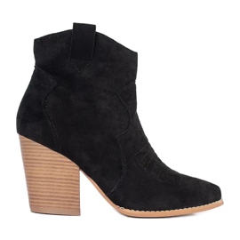 Kaubojke na postu crna