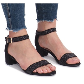 Crne sandale na stupu u Montani crna