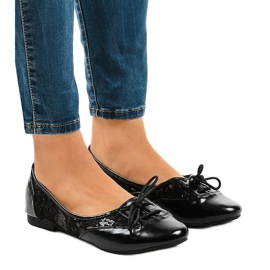 Crne ažurne čipkaste balerinke 61305 crno