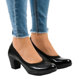 Crne lakirane crpke na stupu 579-2 crna