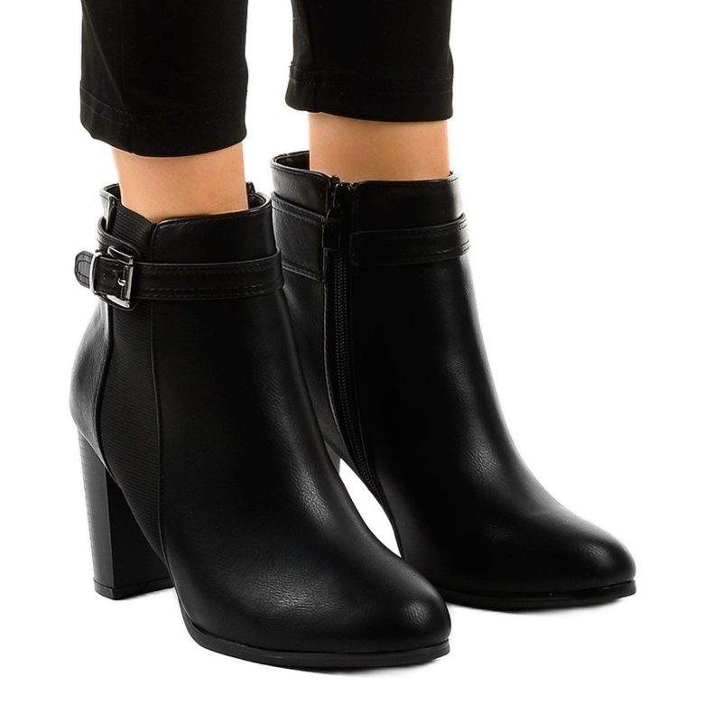 Crne čizme na stupu s elastičnim F815-2 crno