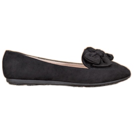 Ch. Creation Suede Lords s lukom crna