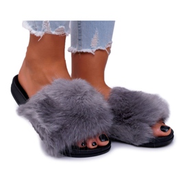 Ženske papuče sa sivim i crnim krznom crna