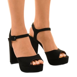 Crne sandale na postolju AT-0660-L crno