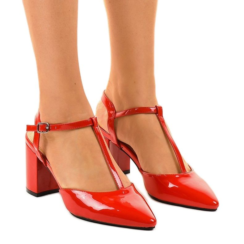 Crvene pumpe na stupu D85-17 crvena