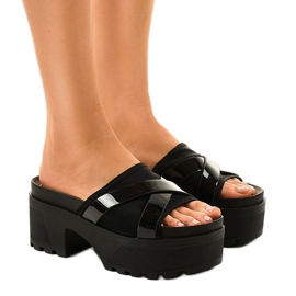 Crne štikle M806 crna