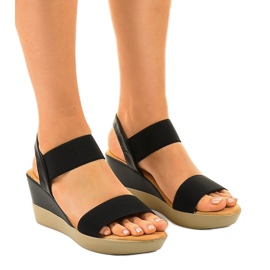 Crne sandale na klin 9R170 crna