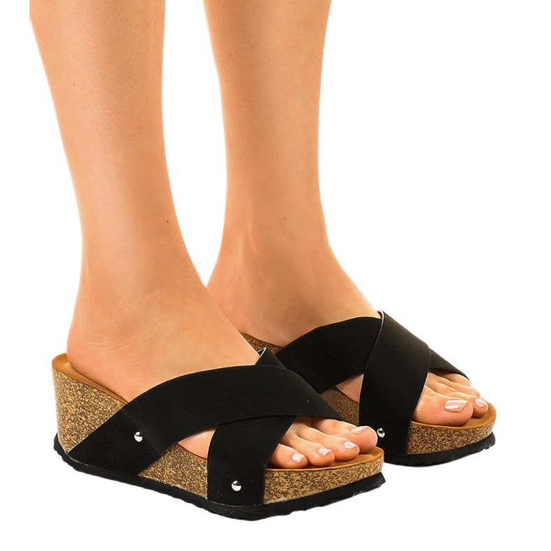 Crne papuče GU53 na klinu crno