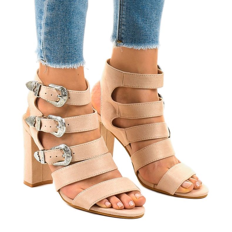 Sandale u bež boji na stupu s 8022 kopčom