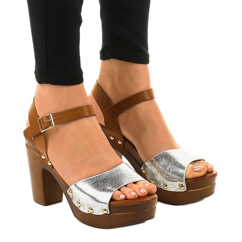 Srebrne sandale s visokim potpeticama 150-615 smeđa siva