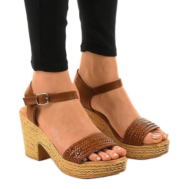 Smeđe sandale s visokim potpeticama 150-614 smeđa