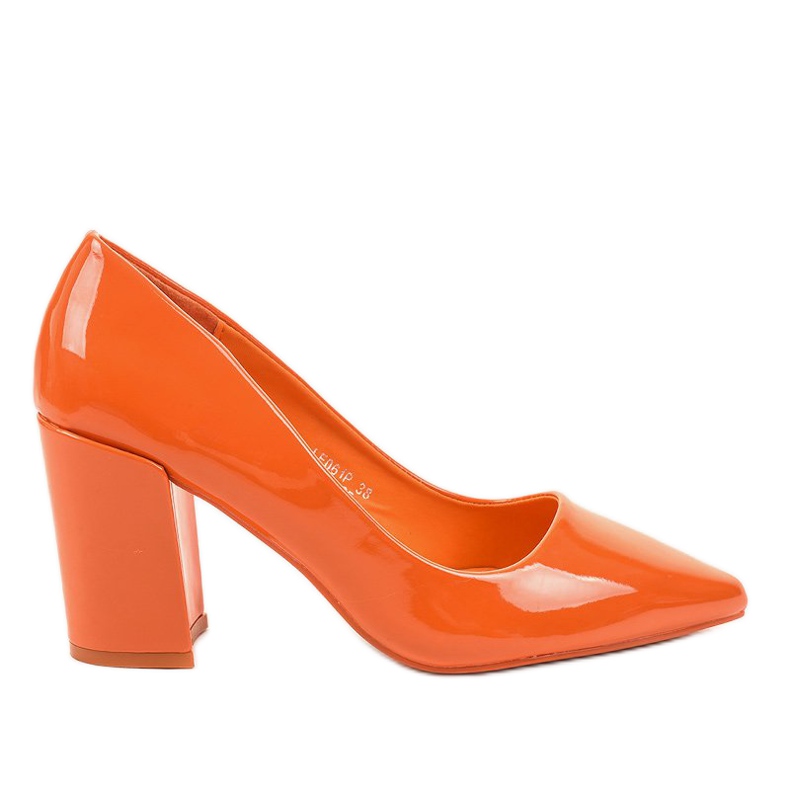 Narančaste pumpe na stupu LE061P