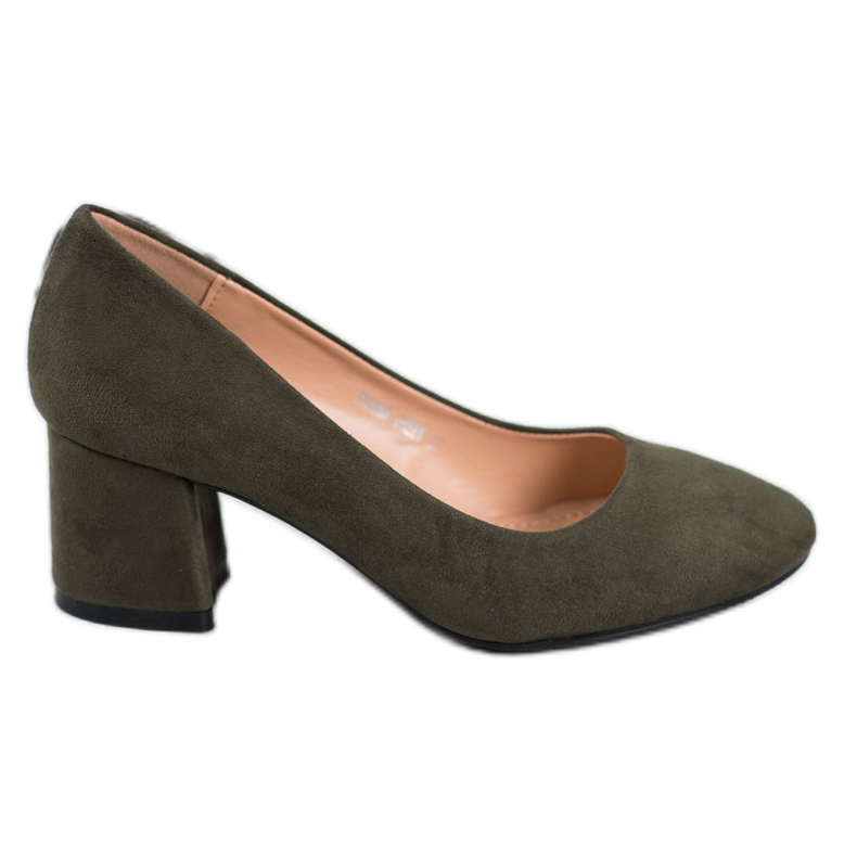 Fama Crpke od antilopa na stupu zelena