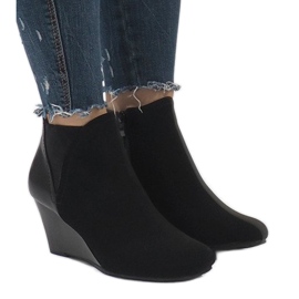 Elegantne čizme na klinu 1455 crne crna