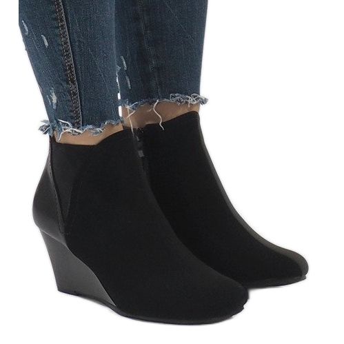 Elegantne čizme na klinu 1455 crne crno