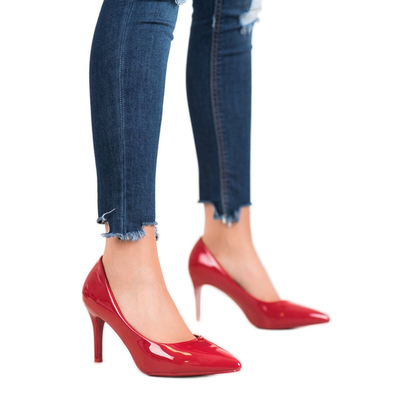 Small Swan Lakirane igle crvena