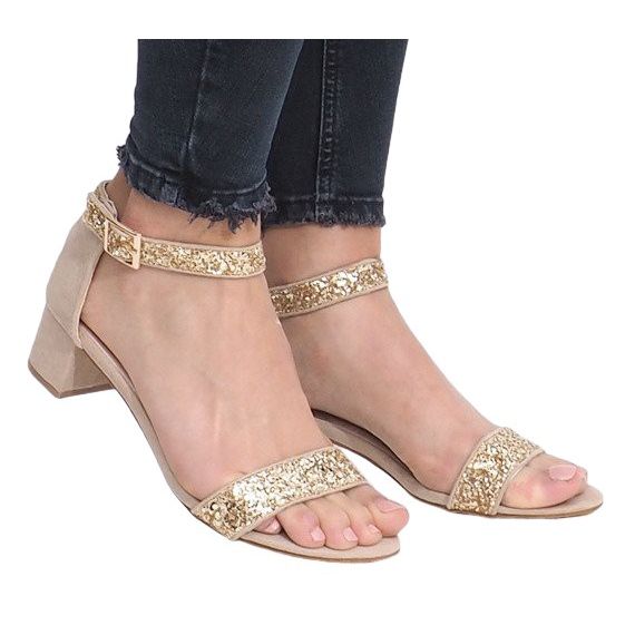 Zlatne sandale na stupu u Montani zlatna žuta boja