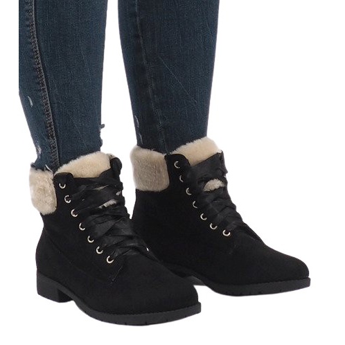 Crne izolirane čizme na vezanje C-7100 crno