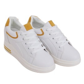 Bijele tenisice BY-0370 BIJELE / ŽUTE na skrivenom klinu bijela