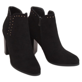 Crna štikla UK11P Crna