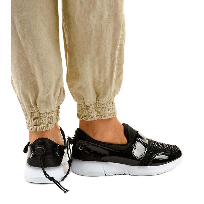 Crno-bijele klizne sportske cipele B120-1