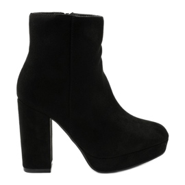 Crne gležnjače od antilopa na Skye stupu crna