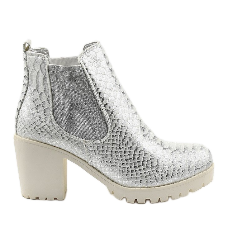 Srebrne čizme na Amar postu srebro