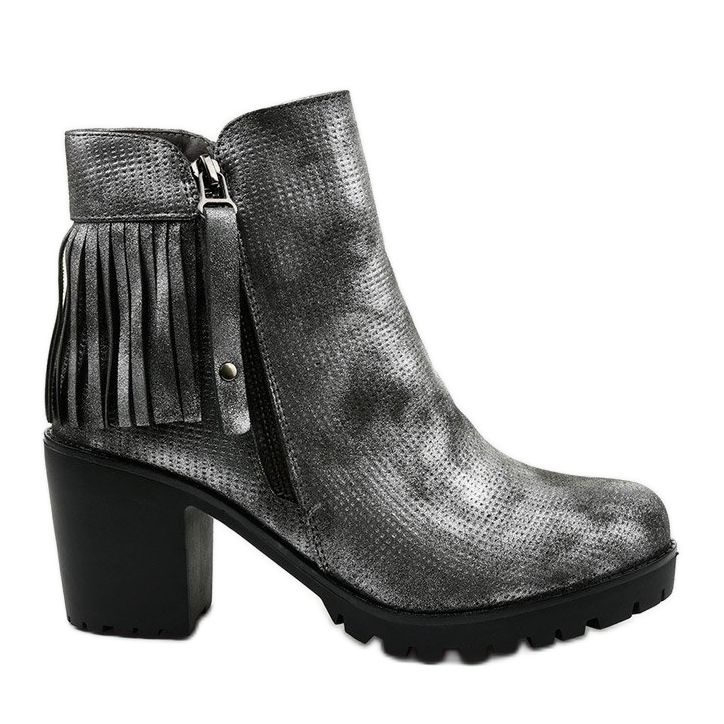 Sive čizme na Amar postu siva