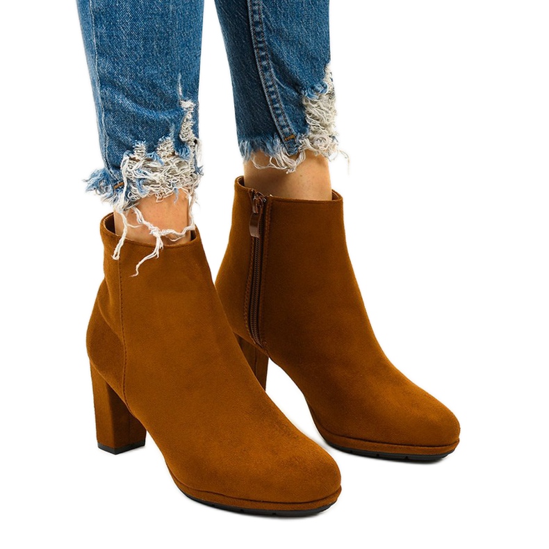 Deve čizme na stupu, Xentora antilop smeđa