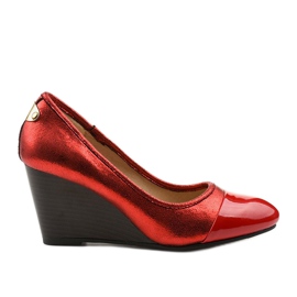 Crvene pumpe na klinastoj peti Bluehorn crvena
