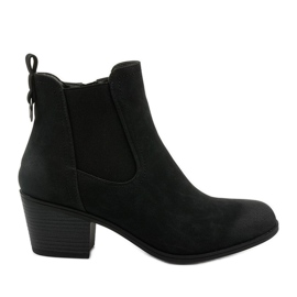 Crne gležnjače od antilopa na Tarrenscribe postu crno