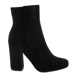 Crne gležnjače od antilopa na Wenonah postu crna