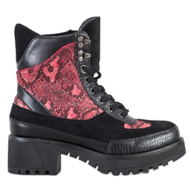 Groto Gogo Rock radnici na polu crna crvena