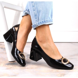 Ženske lakirane salonke na ukrasnu potpeticu crne Vinceza 10930 crna 1