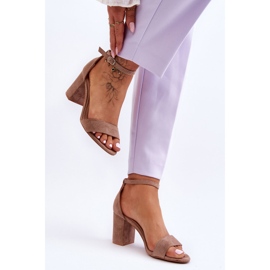 Sandale na visoku petu od brušene kože tamno bež boje Madame 2