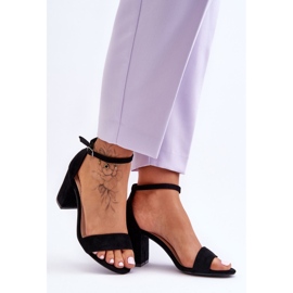 Crne Madame sandale na visoku petu od antilopa crno 1