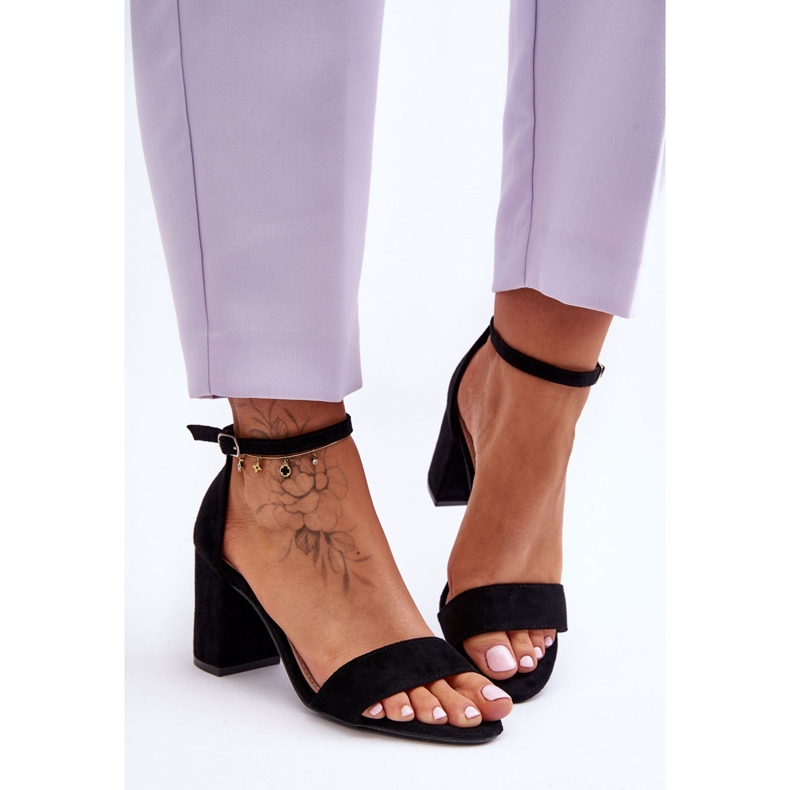 Crne Madame sandale na visoku petu od antilopa crno 2