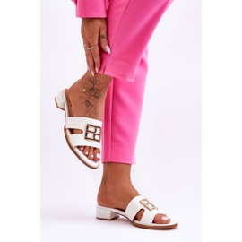 Elegantne ženske papuče s bijelim Atlantis ukrasom bijela 1