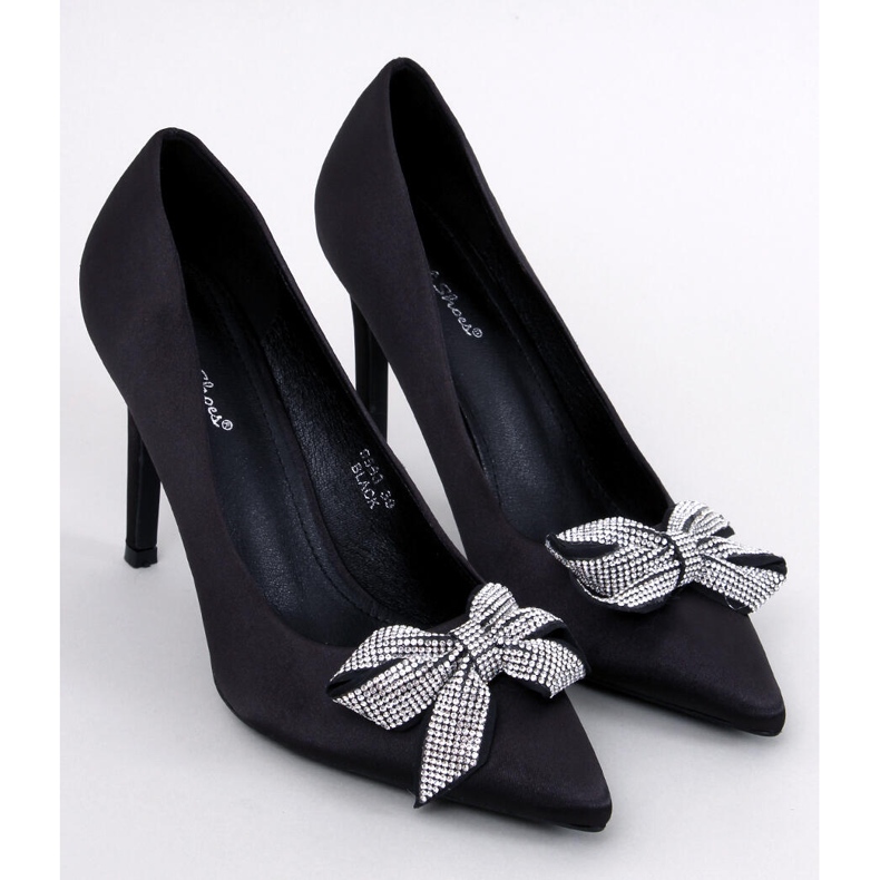 Satenske igle s mašnom od Trini Black crna 1