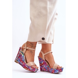 Ženske sandale na šarenoj bež malibu klin 2