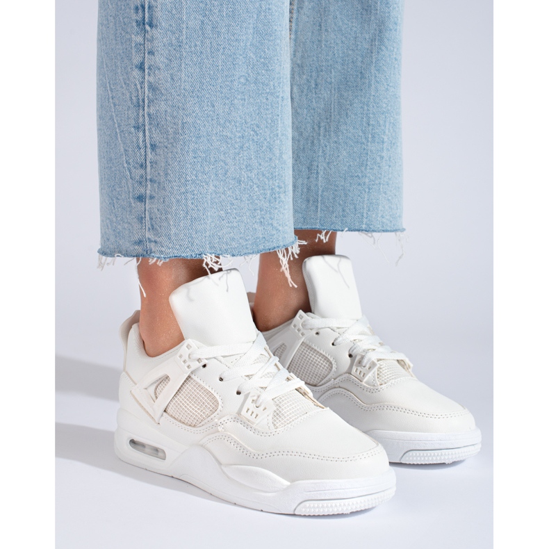 Bijele tenisice s debelim potplatom marke Shelovet bijela 1