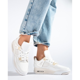 Bijele tenisice s debelim potplatom marke Shelovet bijela 1